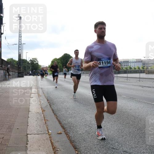 29.06.2025 - hella hamburg halbmarathon Lena Gebhardt http://msf.ph/oto/8418372 29.06.2025 09:41:36 Lombardsbrücke 11194, 2459, 4128, 4571, 7142, 7834, 7963, 9442, 10234, 10780, 11194, 11624, 12067, 12641, 13751, 13780, 14107, 16361, 16484, 17856, 17886 meine-sportfotos.de