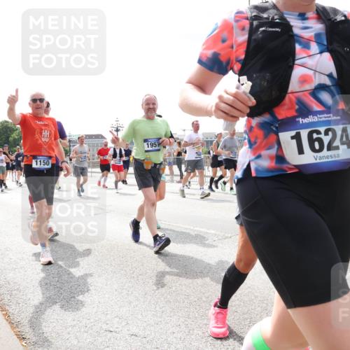 29.06.2025 - hella hamburg halbmarathon Lena Gebhardt http://msf.ph/oto/8418376 29.06.2025 10:42:35 Lombardsbrücke 540, 1929, 1150, 195, 122, 1624, 1150, 1360, 1624, 1656, 1929, 1957, 1964, 1994, 2069, 2134, 2401, 2509, 2538, 2580, 2940, 2941, 3283, 3378, 3605, 3874, 4092, 4105, 4329, 4334, 4353, 4385, 4778, 4885, 4891, 4892, 5403, 5417, 5419, 5810, 6120, 6764, 6828, 6917, 7040, 7260, 7357, 7513, 7557, 7666, 8014, 8161, 8459, 8525, 8526, 8529, 8712, 8816, 9370, 9980, 10008, 10454, 10532, 10697, 11142, 11710, 12151, 12441, 13241 meine-sportfotos.de
