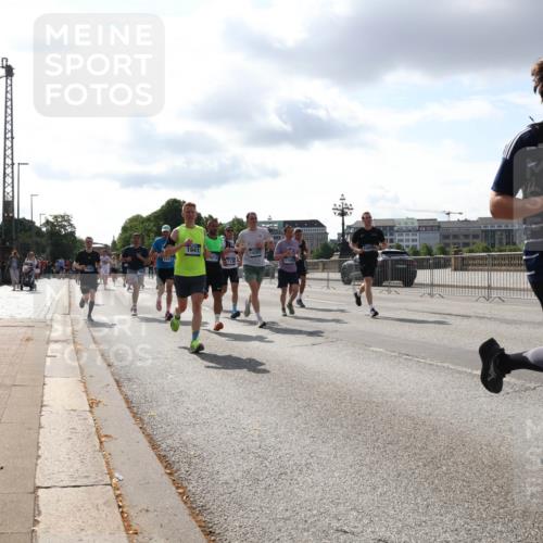 29.06.2025 - hella hamburg halbmarathon Lena Gebhardt http://msf.ph/oto/8418391 29.06.2025 09:51:18 Lombardsbrücke 1941, 14201, 17492, 7378, 1136, 1256, 1441, 1520, 1570, 1677, 1912, 1920, 1941, 1962, 2546, 2579, 2880, 2972, 3056, 3523, 3700, 3947, 4297, 4634, 4759, 4843, 4854, 4888, 4889, 4999, 5026, 5087, 5275, 5375, 5387, 5410, 5506, 6429, 6593, 6639, 6721, 6901, 7105, 7110, 7116, 7284, 7363, 7378, 7635, 7693, 7962, 8091, 8122, 8319, 8574, 8871, 8966, 9262, 9313, 9364, 9371, 9380, 9755, 9833, 9885, 10193, 10415, 10469, 11049, 11907, 11959, 12153, 14201 meine-sportfotos.de