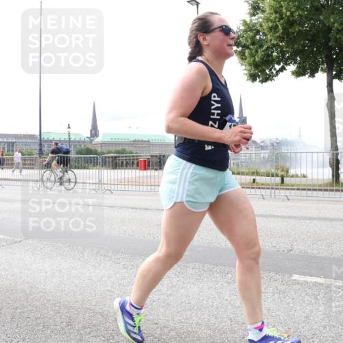 29.06.2025 - hella hamburg halbmarathon Lena Gebhardt http://msf.ph/oto/8418398 29.06.2025 10:27:08 Lombardsbrücke 1530, 1793, 1973, 2045, 2306, 2775, 4358, 4507, 4509, 5494, 5495, 5707, 5825, 6259, 6625, 6637, 7069, 7234, 7314, 7944, 8056, 8281, 9186, 9349, 10077, 10465, 11110, 11740, 11766, 12071, 13462, 14020, 14021, 15027, 15108, 15641, 15878, 16479, 16788, 17049, 17300, 17445, 17675, 18074, 18097, 18516, 18962, 18976, 18978 meine-sportfotos.de