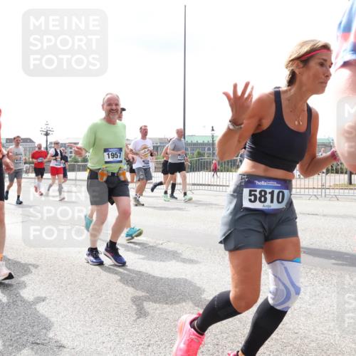 29.06.2025 - hella hamburg halbmarathon Lena Gebhardt http://msf.ph/oto/8418401 29.06.2025 10:42:35 Lombardsbrücke 1150, 1957, 5810, 1150, 1360, 1624, 1656, 1929, 1957, 1964, 1994, 2069, 2134, 2401, 2509, 2538, 2580, 2940, 2941, 3283, 3378, 3605, 3874, 4092, 4105, 4329, 4334, 4353, 4385, 4778, 4885, 4891, 4892, 5403, 5417, 5419, 5810, 6120, 6764, 6828, 6917, 7040, 7260, 7357, 7513, 7557, 7666, 8014, 8161, 8459, 8525, 8526, 8529, 8712, 8816, 9370, 9980, 10008, 10454, 10532, 10697, 11142, 11710, 12151, 12441, 13241 meine-sportfotos.de