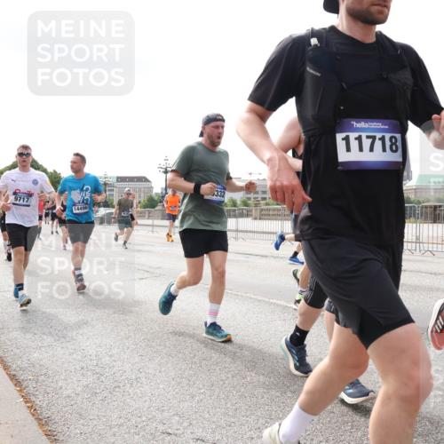 29.06.2025 - hella hamburg halbmarathon Lena Gebhardt http://msf.ph/oto/8418426 29.06.2025 10:18:05 Lombardsbrücke 9717, 14496, 332, 11718, 1015, 1159, 1160, 1268, 1274, 1325, 1458, 1554, 1622, 1641, 1749, 1795, 1982, 2087, 2094, 2147, 2335, 2548, 2634, 2931, 3125, 3138, 3292, 3321, 3482, 3977, 4710, 4738, 4804, 5002, 5004, 5290, 5611, 5733, 5909, 6254, 6270, 7094, 7258, 7413, 7641, 7649, 7838, 7882, 7883, 8067, 8128, 8144, 8248, 8607, 8799, 9400, 9539, 9717, 9734, 9798, 9834, 9844, 9964, 10174, 10332, 10509, 10908, 12498 meine-sportfotos.de