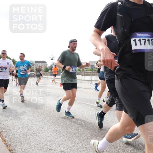 29.06.2025 - hella hamburg halbmarathon Lena Gebhardt http://msf.ph/oto/8418445 29.06.2025 10:18:05 Lombardsbrücke 9717, 14496, 10332, 11718, 1015, 1159, 1160, 1268, 1274, 1325, 1458, 1554, 1622, 1641, 1749, 1795, 1982, 2087, 2094, 2147, 2335, 2548, 2634, 2931, 3125, 3138, 3292, 3321, 3482, 3977, 4710, 4738, 4804, 5002, 5004, 5290, 5611, 5733, 5909, 6254, 6270, 7094, 7258, 7413, 7641, 7649, 7838, 7882, 7883, 8067, 8128, 8144, 8248, 8607, 8799, 9400, 9539, 9717, 9734, 9798, 9834, 9844, 9964, 10174, 10332, 10509, 10908, 12498 meine-sportfotos.de