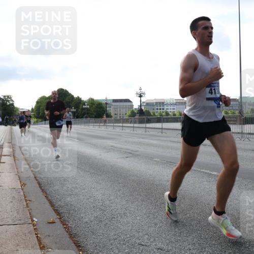 29.06.2025 - hella hamburg halbmarathon Lena Gebhardt http://msf.ph/oto/8418456 29.06.2025 09:41:37 Lombardsbrücke 12067, 4128, 656855, 2459, 2892, 4128, 4571, 7142, 7834, 7963, 9442, 10234, 10780, 11194, 11624, 12067, 12641, 13751, 13780, 14107, 16361, 16484, 17856, 17886, 18897 meine-sportfotos.de