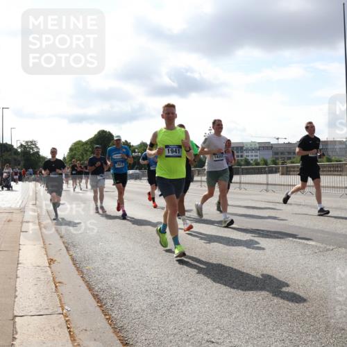 29.06.2025 - hella hamburg halbmarathon Lena Gebhardt http://msf.ph/oto/8418471 29.06.2025 09:51:19 Lombardsbrücke 796, 1912, 1542, 1941, 14201, 1136, 1256, 1441, 1520, 1570, 1677, 1912, 1920, 1941, 1962, 2546, 2579, 2880, 2972, 3056, 3523, 3700, 3947, 4297, 4634, 4759, 4843, 4854, 4888, 4889, 4999, 5026, 5087, 5275, 5375, 5387, 5410, 5506, 6429, 6593, 6639, 6721, 6901, 7105, 7110, 7116, 7284, 7363, 7378, 7635, 7693, 7962, 8091, 8122, 8319, 8574, 8871, 8966, 9262, 9313, 9364, 9371, 9380, 9755, 9833, 9885, 10193, 10415, 10469, 11049, 11417, 11907, 11959, 12153, 14201 meine-sportfotos.de