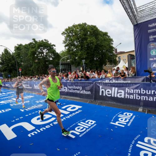 29.06.2025 - hella hamburg halbmarathon Zöllner http://msf.ph/oto/8418473 29.06.2025 10:29:37 Ziel 2021, 2180, 6781, 8784, 9137, 10790, 17197, 18422, 18699, 19204 meine-sportfotos.de