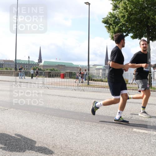 29.06.2025 - hella hamburg halbmarathon Lena Gebhardt http://msf.ph/oto/8418475 29.06.2025 10:05:28 Lombardsbrücke 080, 559, 1863, 1936, 1981, 2288, 2298, 2424, 2624, 3071, 3413, 3461, 3578, 3929, 4014, 4220, 4782, 5073, 5762, 6059, 6907, 6908, 7302, 7826, 8089, 8999, 9007, 9075, 9165, 9339, 9559, 9680, 9736, 9737, 9738, 9917, 10343, 10694, 10791, 10998, 11784, 11873, 11958, 12557, 13221, 13327, 13717, 14203, 14465, 14642, 16092, 16478, 16546, 16847, 17707, 17731, 17740, 18189, 18616, 18617, 18973, 19034, 19248 meine-sportfotos.de