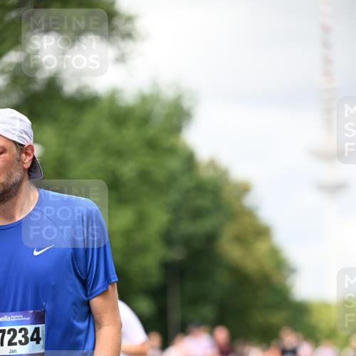 29.06.2025 - hella hamburg halbmarathon Dr. Thomas Lammeyer http://msf.ph/oto/8418481 29.06.2025 10:45:47 Kennedybrücke 1314, 1731, 2229, 2805, 3344, 3694, 4412, 4638, 4774, 5086, 5549, 5688, 5928, 6088, 7661, 7821, 8293, 8769, 9009, 9370, 10027, 10407, 11166, 11209, 11371 meine-sportfotos.de