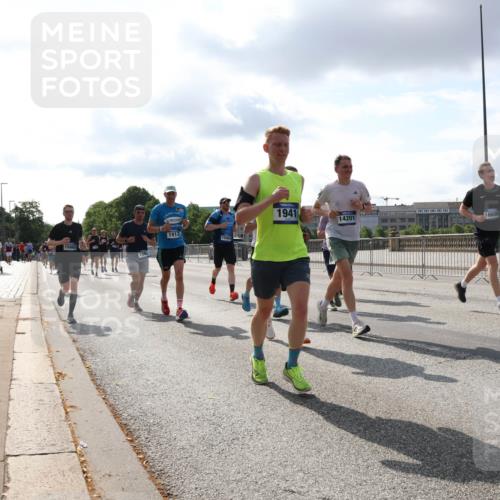 29.06.2025 - hella hamburg halbmarathon Lena Gebhardt http://msf.ph/oto/8418484 29.06.2025 09:51:19 Lombardsbrücke 1912, 15862, 7962, 1941, 14201, 1136, 1256, 1441, 1520, 1570, 1677, 1912, 1920, 1941, 1962, 2546, 2579, 2880, 2972, 3056, 3523, 3700, 3947, 4297, 4634, 4759, 4843, 4854, 4888, 4889, 4999, 5026, 5087, 5275, 5375, 5387, 5410, 5506, 6429, 6593, 6639, 6721, 6901, 7105, 7110, 7116, 7284, 7363, 7378, 7635, 7693, 7962, 8091, 8122, 8319, 8574, 8871, 8966, 9262, 9313, 9364, 9371, 9380, 9755, 9833, 9885, 10193, 10415, 10469, 11049, 11417, 11907, 11959, 12153, 14201 meine-sportfotos.de