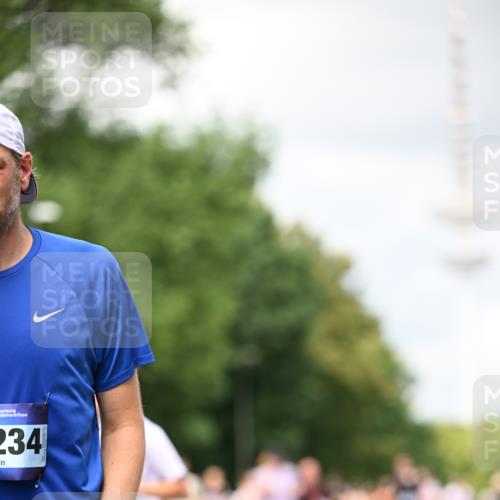 29.06.2025 - hella hamburg halbmarathon Dr. Thomas Lammeyer http://msf.ph/oto/8418487 29.06.2025 10:45:47 Kennedybrücke 1314, 1731, 2229, 2805, 3344, 3694, 4412, 4638, 4774, 5086, 5549, 5688, 5928, 6088, 7661, 7821, 8293, 8769, 9009, 9370, 10027, 10407, 11166, 11209, 11371 meine-sportfotos.de