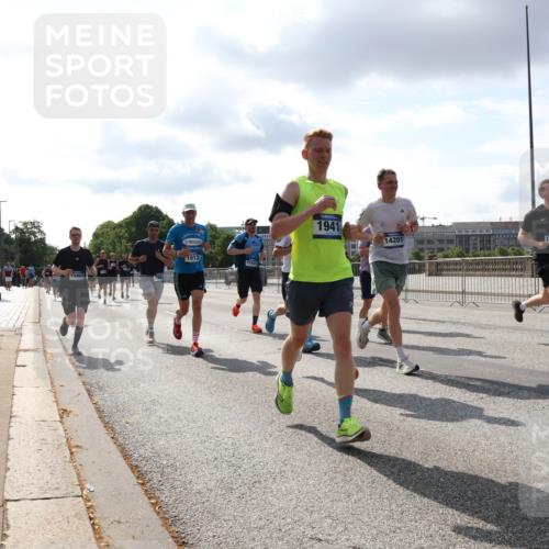29.06.2025 - hella hamburg halbmarathon Lena Gebhardt http://msf.ph/oto/8418498 29.06.2025 09:51:19 Lombardsbrücke 15862, 7962, 1912, 1941, 14201, 16656, 1136, 1256, 1441, 1520, 1570, 1677, 1912, 1920, 1941, 1962, 2546, 2579, 2880, 2972, 3056, 3523, 3700, 3947, 4297, 4634, 4759, 4843, 4854, 4888, 4889, 4999, 5026, 5087, 5275, 5375, 5387, 5410, 5506, 6429, 6593, 6639, 6721, 6901, 7105, 7110, 7116, 7284, 7363, 7378, 7635, 7693, 7962, 8091, 8122, 8319, 8574, 8871, 8966, 9262, 9313, 9364, 9371, 9380, 9755, 9833, 9885, 10193, 10415, 10469, 11049, 11417, 11907, 11959, 12153, 14201 meine-sportfotos.de