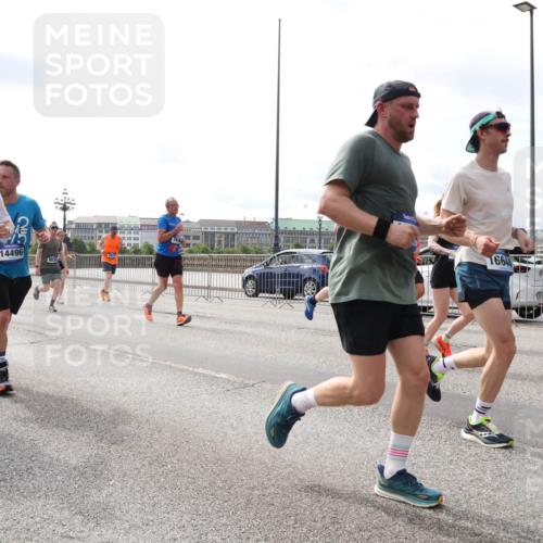 29.06.2025 - hella hamburg halbmarathon Lena Gebhardt http://msf.ph/oto/8418508 29.06.2025 10:18:06 Lombardsbrücke 8248, 9717, 14496, 9539, 16644, 1015, 1159, 1160, 1268, 1274, 1325, 1458, 1554, 1622, 1641, 1749, 1795, 1982, 2087, 2094, 2147, 2335, 2548, 2634, 2931, 3125, 3138, 3292, 3321, 3482, 3977, 4710, 4738, 4804, 5002, 5004, 5290, 5611, 5733, 5909, 6270, 7094, 7258, 7413, 7641, 7649, 7838, 7882, 7883, 8067, 8128, 8144, 8248, 8607, 8799, 9222, 9400, 9539, 9717, 9734, 9798, 9834, 9844, 9964, 10174, 10332, 10509, 10659, 10908, 12498, 13341 meine-sportfotos.de