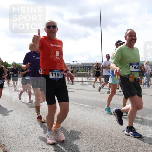 29.06.2025 - hella hamburg halbmarathon Lena Gebhardt http://msf.ph/oto/8418512 29.06.2025 10:42:35 Lombardsbrücke 5403, 3605, 1929, 14769, 16215, 1150, 1957, 1150, 1360, 1624, 1656, 1929, 1957, 1964, 1994, 2069, 2134, 2401, 2509, 2538, 2580, 2940, 2941, 3283, 3378, 3605, 3874, 4092, 4105, 4329, 4334, 4353, 4385, 4778, 4885, 4891, 4892, 5403, 5417, 5419, 5810, 6120, 6764, 6828, 6917, 7040, 7260, 7357, 7513, 7557, 7666, 8014, 8161, 8459, 8525, 8526, 8529, 8712, 8816, 9370, 9980, 10008, 10454, 10532, 10697, 11142, 11710, 12151, 12441, 13241 meine-sportfotos.de