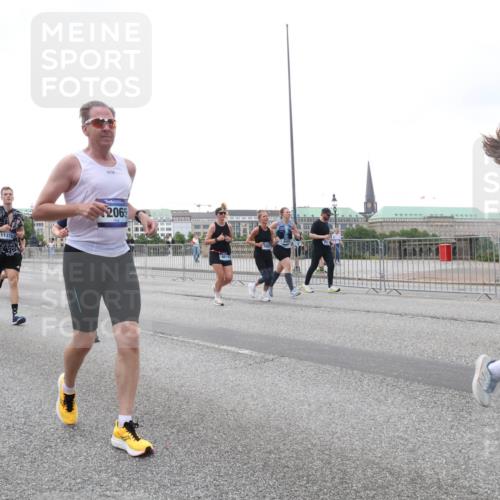 29.06.2025 - hella hamburg halbmarathon Lena Gebhardt http://msf.ph/oto/8418515 29.06.2025 10:52:08 Lombardsbrücke 11375, 10533, 2065, 18615, 94, 1418, 1978, 3038, 3240, 3645, 3991, 4087, 4273, 4436, 4598, 4606, 4815, 5062, 5262, 5534, 6386, 6403, 6404, 6406, 6456, 6604, 6671, 6947, 6985, 7682, 7690, 7691, 7735, 7812, 8194, 8196, 8250, 8251, 8621, 9220, 9368, 9460, 9590, 9594, 9673, 9730, 9731, 10296, 10342, 10521, 10533, 10634, 10673, 10693, 10830, 10884, 11084, 11101, 11126, 11127, 11375, 11736, 11875, 11899, 11974, 12065, 12546, 12558 meine-sportfotos.de