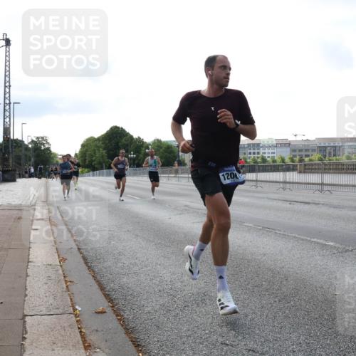 29.06.2025 - hella hamburg halbmarathon Lena Gebhardt http://msf.ph/oto/8418521 29.06.2025 09:41:38 Lombardsbrücke 3, 1200, 2459, 2892, 4128, 4571, 7142, 7834, 7963, 9442, 10234, 10780, 11194, 11624, 12067, 12641, 13751, 13780, 14107, 16361, 16484, 17856, 17886, 18897 meine-sportfotos.de