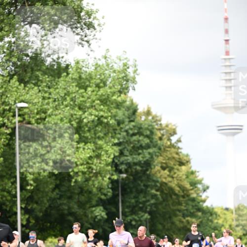 29.06.2025 - hella hamburg halbmarathon Dr. Thomas Lammeyer http://msf.ph/oto/8418527 29.06.2025 10:45:49 Kennedybrücke 1314, 1536, 2229, 2805, 3344, 3694, 4412, 4774, 5086, 5549, 5688, 5928, 6846, 7661, 7821, 8293, 8769, 9009, 9370, 10027, 10407, 11166, 11209, 11371 meine-sportfotos.de