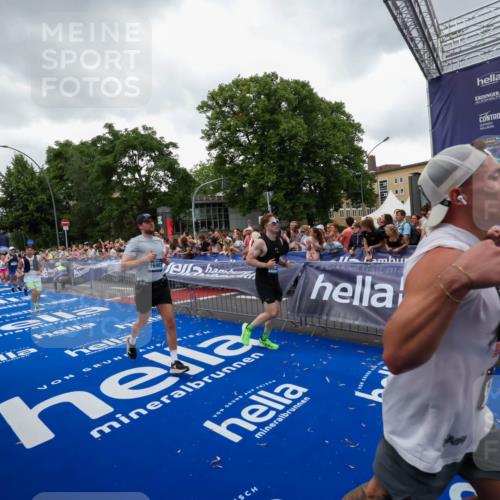 29.06.2025 - hella hamburg halbmarathon Zöllner http://msf.ph/oto/8418531 29.06.2025 10:51:55 Ziel 2396, 2818, 2823, 2880, 4297, 5102, 8710, 8856, 9793, 9959, 12224, 13799, 15427, 15690, 16907, 17815, 17962, 19137 meine-sportfotos.de