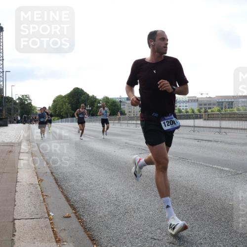 29.06.2025 - hella hamburg halbmarathon Lena Gebhardt http://msf.ph/oto/8418546 29.06.2025 09:41:38 Lombardsbrücke 3, 120, 2459, 2892, 4128, 4571, 7142, 7834, 7963, 9442, 10234, 10780, 11194, 11624, 12067, 12641, 13751, 13780, 14107, 16361, 16484, 17856, 17886, 18897 meine-sportfotos.de