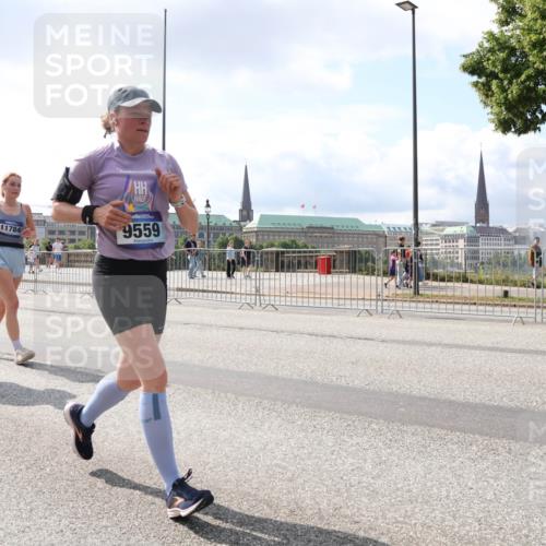 29.06.2025 - hella hamburg halbmarathon Lena Gebhardt http://msf.ph/oto/8418556 29.06.2025 10:05:29 Lombardsbrücke 12557, 11784, 9559, 1863, 1936, 1981, 2288, 2298, 2424, 2471, 2624, 3071, 3413, 3461, 3578, 3929, 4014, 4220, 4782, 5073, 5762, 6059, 6907, 6908, 7826, 8089, 8999, 9007, 9075, 9165, 9339, 9559, 9680, 9736, 9737, 9738, 9917, 10343, 10694, 10791, 10998, 11784, 11873, 11958, 12557, 13221, 13327, 13717, 14203, 14465, 14642, 16092, 16478, 16546, 16847, 17707, 17731, 17740, 18189, 18616, 18617, 18973, 19034, 19248 meine-sportfotos.de
