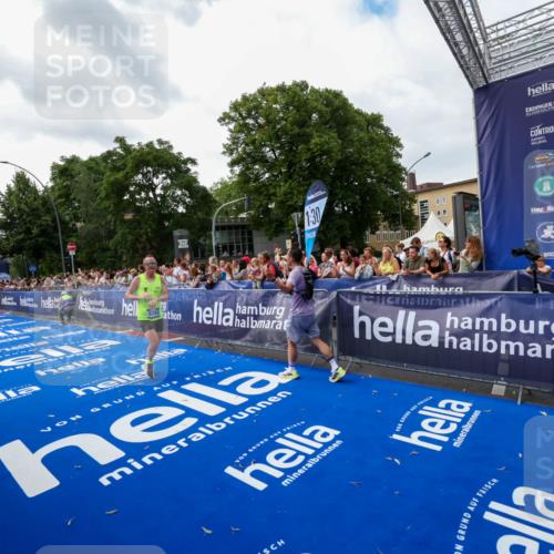 29.06.2025 - hella hamburg halbmarathon Zöllner http://msf.ph/oto/8418557 29.06.2025 10:29:39 Ziel 6781, 7186, 8784, 16818, 18422, 18699, 19204 meine-sportfotos.de