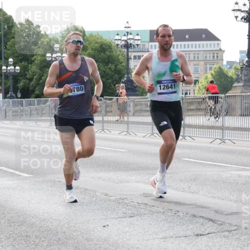 29.06.2025 - hella hamburg halbmarathon Lena Gebhardt http://msf.ph/oto/8418568 29.06.2025 09:41:39 Lombardsbrücke 780, 12641, 1241, 2459, 2892, 4128, 4571, 7142, 7834, 7963, 9442, 10234, 10780, 11194, 11624, 12067, 12641, 13440, 13751, 13780, 14107, 16169, 16361, 16484, 17856, 17886, 18897 meine-sportfotos.de