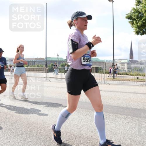 29.06.2025 - hella hamburg halbmarathon Lena Gebhardt http://msf.ph/oto/8418583 29.06.2025 10:05:29 Lombardsbrücke 12557, 9559, 1863, 1936, 1981, 2288, 2298, 2424, 2471, 2624, 3071, 3413, 3461, 3578, 3929, 4014, 4220, 4782, 5073, 5762, 6059, 6907, 6908, 7826, 8089, 8999, 9007, 9075, 9165, 9339, 9559, 9680, 9736, 9737, 9738, 9917, 10343, 10694, 10791, 10998, 11784, 11873, 11958, 12557, 13221, 13327, 13717, 14203, 14465, 14642, 16092, 16478, 16546, 16847, 17707, 17731, 17740, 18189, 18616, 18617, 18973, 19034, 19248 meine-sportfotos.de