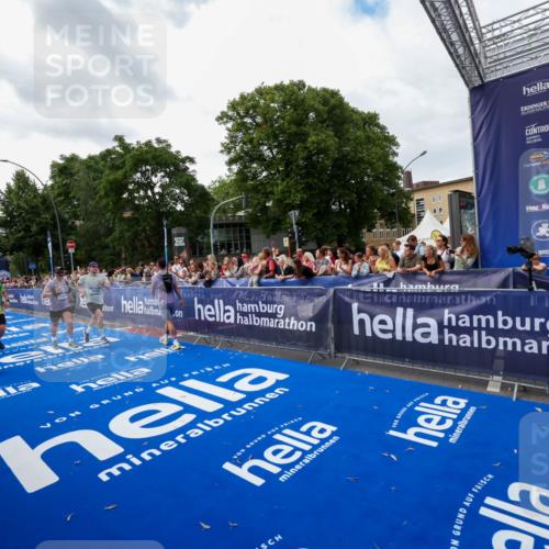 29.06.2025 - hella hamburg halbmarathon Zöllner http://msf.ph/oto/8418590 29.06.2025 10:29:42 Ziel 6781, 7186, 16818, 18422, 18699, 19204 meine-sportfotos.de