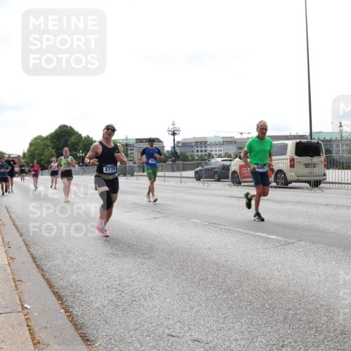 29.06.2025 - hella hamburg halbmarathon Lena Gebhardt http://msf.ph/oto/8418601 29.06.2025 10:27:15 Lombardsbrücke 2775, 5495, 1530, 1793, 1973, 2045, 2306, 2775, 4358, 4372, 5285, 5494, 5495, 5707, 5825, 6259, 6637, 7069, 7234, 7314, 7944, 8056, 8281, 9349, 10077, 10465, 11110, 11256, 11740, 11766, 12071, 12500, 13462, 14020, 14021, 15108, 15641, 16479, 17049, 17445, 18097, 18766, 18962, 18976, 18978 meine-sportfotos.de