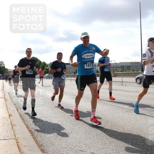 29.06.2025 - hella hamburg halbmarathon Lena Gebhardt http://msf.ph/oto/8418614 29.06.2025 09:51:20 Lombardsbrücke 18970, 15862, 1912, 15424, 113, 17492, 1136, 1256, 1441, 1520, 1570, 1677, 1912, 1920, 1941, 1962, 2579, 2880, 2972, 3056, 3523, 3700, 3947, 4297, 4634, 4759, 4843, 4854, 4888, 4889, 4999, 5026, 5087, 5275, 5375, 5387, 5410, 6429, 6593, 6639, 6721, 6901, 7105, 7110, 7116, 7284, 7363, 7378, 7635, 7693, 7962, 8091, 8122, 8319, 8574, 8871, 8966, 9262, 9313, 9364, 9371, 9380, 9755, 9833, 9885, 10193, 10415, 10469, 10480, 11049, 11417, 11907, 11959, 12153, 14201 meine-sportfotos.de