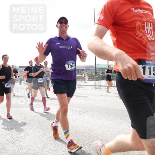 29.06.2025 - hella hamburg halbmarathon Lena Gebhardt http://msf.ph/oto/8418625 29.06.2025 10:42:36 Lombardsbrücke 8816, 5403, 1929, 16215, 30, 8526, 7557, 1150, 1150, 1360, 1624, 1656, 1929, 1957, 1964, 1994, 2069, 2134, 2401, 2509, 2538, 2580, 2940, 2941, 3283, 3378, 3605, 3874, 4092, 4105, 4334, 4353, 4385, 4778, 4885, 4891, 4892, 5403, 5417, 5419, 5810, 6120, 6764, 6828, 6917, 7040, 7260, 7357, 7513, 7557, 7666, 8014, 8161, 8459, 8525, 8526, 8529, 8712, 8816, 9370, 9980, 10008, 10454, 10532, 10697, 11142, 11710, 12151, 12441, 13241 meine-sportfotos.de