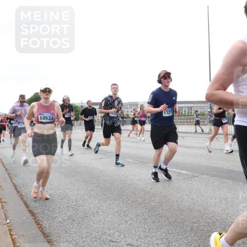 29.06.2025 - hella hamburg halbmarathon Lena Gebhardt http://msf.ph/oto/8418633 29.06.2025 10:52:09 Lombardsbrücke 10533, 1742, 11375, 12510, 17277, 1206, 1418, 1978, 3038, 3240, 3645, 3991, 4087, 4273, 4436, 4598, 4606, 4815, 5062, 5262, 5534, 6386, 6403, 6404, 6406, 6456, 6604, 6671, 6947, 6985, 7682, 7690, 7691, 7735, 7812, 8194, 8196, 8250, 8251, 8621, 9220, 9368, 9460, 9590, 9594, 9673, 9730, 9731, 10296, 10342, 10521, 10533, 10634, 10673, 10693, 10830, 10884, 11084, 11101, 11126, 11127, 11297, 11375, 11736, 11875, 11899, 11974, 12065, 12546, 12558 meine-sportfotos.de