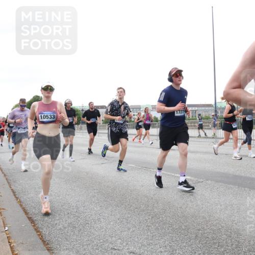29.06.2025 - hella hamburg halbmarathon Lena Gebhardt http://msf.ph/oto/8418657 29.06.2025 10:52:09 Lombardsbrücke 12510, 10533, 1727, 7682, 1206, 1418, 1978, 3038, 3240, 3645, 3991, 4087, 4273, 4436, 4598, 4606, 4815, 5062, 5262, 5534, 6386, 6403, 6404, 6406, 6456, 6604, 6671, 6947, 6985, 7682, 7690, 7691, 7735, 7812, 8194, 8196, 8250, 8251, 8621, 9220, 9368, 9460, 9590, 9594, 9673, 9730, 9731, 10296, 10342, 10521, 10533, 10634, 10673, 10693, 10830, 10884, 11084, 11101, 11126, 11127, 11297, 11375, 11736, 11875, 11899, 11974, 12065, 12546, 12558 meine-sportfotos.de