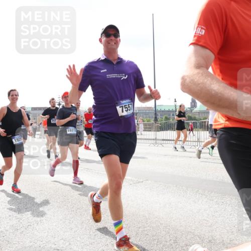 29.06.2025 - hella hamburg halbmarathon Lena Gebhardt http://msf.ph/oto/8418661 29.06.2025 10:42:36 Lombardsbrücke 5403, 8816, 1929, 852, 16215, 7557, 1150, 1360, 1624, 1656, 1929, 1957, 1964, 1994, 2069, 2134, 2401, 2509, 2538, 2580, 2940, 2941, 3283, 3378, 3605, 3874, 4092, 4105, 4334, 4353, 4385, 4778, 4885, 4891, 4892, 5403, 5417, 5419, 5810, 6120, 6764, 6828, 6917, 7040, 7260, 7357, 7513, 7557, 7666, 8014, 8161, 8459, 8525, 8526, 8529, 8712, 8816, 9370, 9980, 10008, 10454, 10532, 10697, 11142, 11710, 12151, 12441, 13241 meine-sportfotos.de