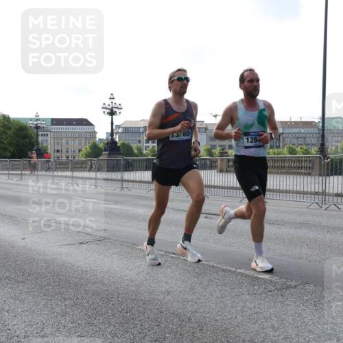 29.06.2025 - hella hamburg halbmarathon Lena Gebhardt http://msf.ph/oto/8418665 29.06.2025 09:41:41 Lombardsbrücke 07, 13, 80, 126, 1241, 2459, 2892, 4128, 4571, 7142, 7963, 9442, 10234, 10780, 11194, 11624, 12067, 12641, 13440, 13751, 13780, 14107, 16169, 16361, 16484, 17856, 17886, 18897 meine-sportfotos.de