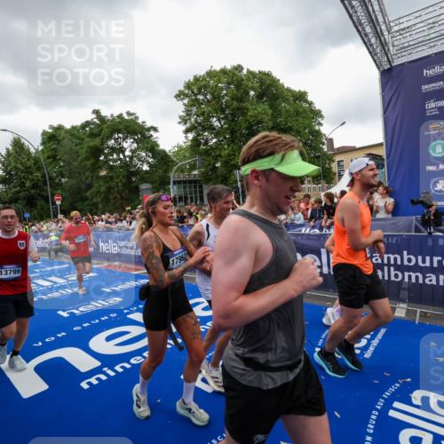 29.06.2025 - hella hamburg halbmarathon Zöllner http://msf.ph/oto/8418674 29.06.2025 10:52:00 Ziel 2818, 2823, 2880, 4033, 4297, 5102, 5336, 6390, 7130, 7409, 7724, 8413, 8856, 8977, 10057, 13799, 15356, 15690, 17815, 17962, 17978, 18869 meine-sportfotos.de