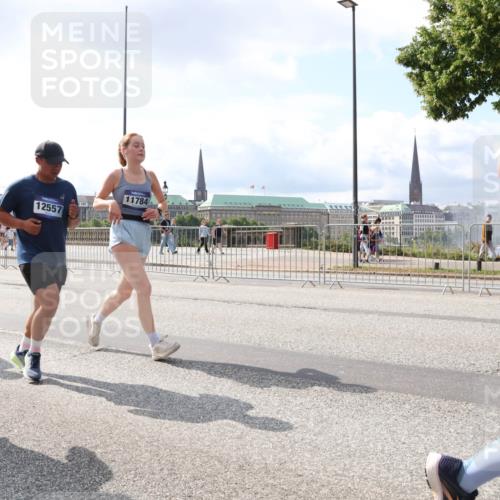 29.06.2025 - hella hamburg halbmarathon Lena Gebhardt http://msf.ph/oto/8418684 29.06.2025 10:05:30 Lombardsbrücke 11784, 12557, 288, 1863, 1936, 1981, 2288, 2298, 2424, 2471, 2624, 3071, 3413, 3461, 3578, 3929, 4014, 4220, 4782, 5073, 5762, 6059, 6907, 6908, 7826, 8089, 8999, 9007, 9075, 9165, 9339, 9559, 9680, 9736, 9737, 9738, 9917, 10343, 10694, 10791, 10998, 11784, 11873, 11958, 12557, 13221, 13327, 13717, 14203, 14465, 14642, 16092, 16478, 16546, 16847, 17707, 17731, 17740, 18189, 18616, 18617, 18973, 19034, 19248 meine-sportfotos.de