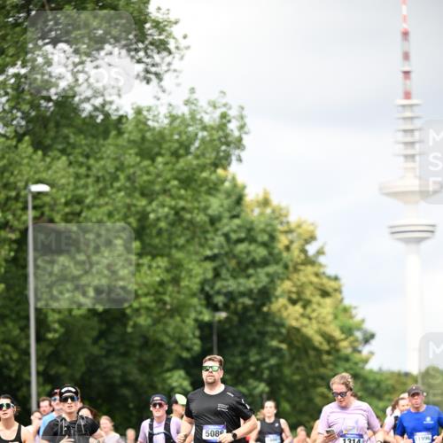 29.06.2025 - hella hamburg halbmarathon Dr. Thomas Lammeyer http://msf.ph/oto/8418685 29.06.2025 10:45:58 Kennedybrücke 1314, 1317, 1536, 2229, 2763, 2805, 3344, 3532, 3533, 3694, 4412, 4774, 5086, 5688, 5928, 6066, 6719, 6793, 6846, 6894, 7821, 8293, 8300, 8301, 8443, 8586, 8769, 9009, 9370, 10027, 10483, 11024, 11097, 11166, 11207, 11209, 11255, 11371, 11437, 11438 meine-sportfotos.de