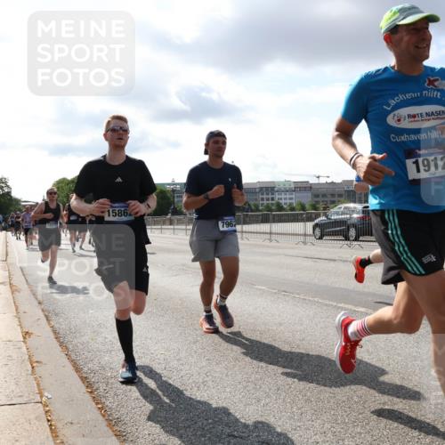 29.06.2025 - hella hamburg halbmarathon Lena Gebhardt http://msf.ph/oto/8418686 29.06.2025 09:51:21 Lombardsbrücke 18970, 15862, 7962, 1912, 1136, 1256, 1441, 1520, 1570, 1677, 1912, 1920, 1941, 1962, 2579, 2880, 2972, 3523, 3700, 3947, 4297, 4634, 4759, 4843, 4854, 4888, 4889, 4999, 5087, 5275, 5375, 5387, 5410, 6429, 6593, 6639, 6721, 6901, 7105, 7110, 7116, 7284, 7363, 7378, 7635, 7693, 7962, 8091, 8122, 8319, 8574, 8871, 8966, 9262, 9313, 9364, 9371, 9380, 9755, 9833, 9885, 10193, 10415, 10469, 10480, 11049, 11417, 11907, 11959, 12153, 14201 meine-sportfotos.de