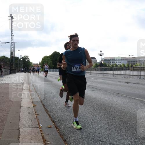 29.06.2025 - hella hamburg halbmarathon Lena Gebhardt http://msf.ph/oto/8418716 29.06.2025 09:41:42 Lombardsbrücke 1410, 1241, 2459, 2892, 4128, 4571, 6559, 7142, 7862, 7963, 9442, 10234, 10780, 11194, 11624, 12067, 12641, 13440, 13751, 13780, 14107, 16169, 16361, 16484, 17856, 17886, 18124, 18897 meine-sportfotos.de