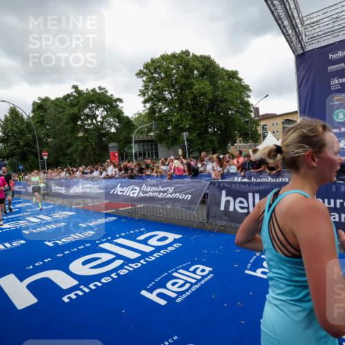 29.06.2025 - hella hamburg halbmarathon Zöllner http://msf.ph/oto/8418717 29.06.2025 10:52:03 Ziel 4033, 5102, 5336, 6390, 7130, 7409, 7724, 8413, 8977, 10057, 15356, 15506, 15690, 16179, 17978, 18869 meine-sportfotos.de
