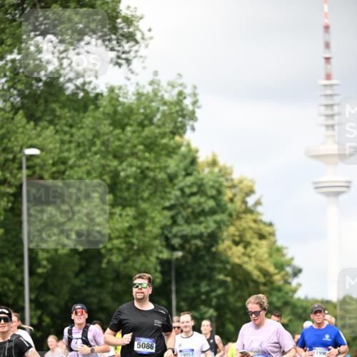 29.06.2025 - hella hamburg halbmarathon Dr. Thomas Lammeyer http://msf.ph/oto/8418722 29.06.2025 10:45:59 Kennedybrücke 1314, 1317, 1536, 2229, 2762, 2763, 2805, 3344, 3532, 3533, 3694, 4774, 5086, 5688, 5928, 6066, 6719, 6793, 6846, 6894, 7821, 8293, 8300, 8301, 8443, 8586, 9009, 9370, 10027, 10483, 11024, 11097, 11166, 11207, 11209, 11255, 11371, 11437, 11438 meine-sportfotos.de