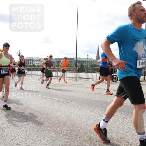 29.06.2025 - hella hamburg halbmarathon Lena Gebhardt http://msf.ph/oto/8418723 29.06.2025 10:18:07 Lombardsbrücke 12274, 8248, 3977, 1449, 1015, 1159, 1160, 1268, 1274, 1325, 1458, 1554, 1622, 1641, 1749, 1795, 1982, 2087, 2094, 2147, 2335, 2548, 2634, 2931, 3125, 3138, 3292, 3321, 3482, 3977, 4710, 4738, 4804, 5002, 5004, 5290, 5611, 5733, 5909, 6270, 7094, 7258, 7413, 7641, 7649, 7838, 7882, 7883, 8067, 8128, 8144, 8248, 8607, 8799, 9222, 9400, 9539, 9717, 9734, 9798, 9834, 9844, 9964, 10174, 10332, 10509, 10659, 10908, 12498, 13341 meine-sportfotos.de