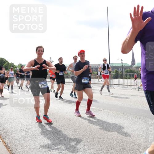 29.06.2025 - hella hamburg halbmarathon Lena Gebhardt http://msf.ph/oto/8418727 29.06.2025 10:42:37 Lombardsbrücke 8816, 5403, 3605, 1929, 14042, 8525, 16215, 17446, 75, 1150, 1360, 1624, 1656, 1929, 1957, 1964, 1994, 2069, 2134, 2401, 2509, 2538, 2580, 2940, 2941, 3283, 3378, 3605, 3874, 4092, 4105, 4334, 4353, 4385, 4778, 4885, 4891, 4892, 5403, 5417, 5419, 5810, 6120, 6764, 6828, 6917, 7040, 7260, 7357, 7513, 7557, 7666, 8014, 8161, 8459, 8525, 8526, 8529, 8712, 8816, 9370, 9980, 10008, 10454, 10532, 10697, 11142, 11710, 12151, 12441, 13241 meine-sportfotos.de