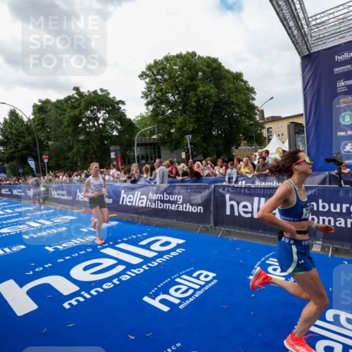 29.06.2025 - hella hamburg halbmarathon Zöllner http://msf.ph/oto/8418747 29.06.2025 10:29:47 Ziel 7186, 13374, 16818 meine-sportfotos.de