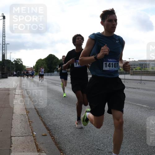 29.06.2025 - hella hamburg halbmarathon Lena Gebhardt http://msf.ph/oto/8418761 29.06.2025 09:41:42 Lombardsbrücke 13757, 14107, 1241, 2459, 2892, 4128, 4571, 6559, 7142, 7862, 7963, 9442, 10234, 10780, 11194, 11624, 12067, 12641, 13440, 13751, 13780, 14107, 16169, 16361, 16484, 17856, 17886, 18124, 18897 meine-sportfotos.de