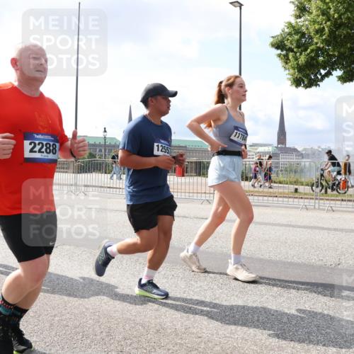 29.06.2025 - hella hamburg halbmarathon Lena Gebhardt http://msf.ph/oto/8418786 29.06.2025 10:05:30 Lombardsbrücke 229, 2288, 12557, 11784, 1863, 1936, 1981, 2288, 2298, 2424, 2471, 2624, 3071, 3413, 3461, 3578, 3929, 4014, 4220, 4782, 5073, 5762, 6059, 6907, 6908, 7826, 8089, 8999, 9007, 9075, 9165, 9339, 9559, 9680, 9736, 9737, 9738, 9917, 10343, 10694, 10791, 10998, 11784, 11873, 11958, 12557, 13221, 13327, 13717, 14203, 14465, 14642, 16092, 16478, 16546, 16847, 17707, 17731, 17740, 18189, 18616, 18617, 18973, 19034, 19248 meine-sportfotos.de