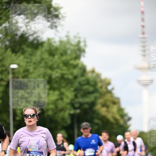 29.06.2025 - hella hamburg halbmarathon Dr. Thomas Lammeyer http://msf.ph/oto/8418797 29.06.2025 10:46:03 Kennedybrücke 1314, 1317, 1536, 2229, 2762, 2763, 3532, 3533, 3694, 4774, 5086, 5688, 5928, 5942, 6066, 6719, 6726, 6793, 6846, 6894, 7821, 8293, 8300, 8301, 8443, 8586, 9009, 9370, 10027, 10483, 11024, 11097, 11207, 11255, 11371, 11437, 11438 meine-sportfotos.de