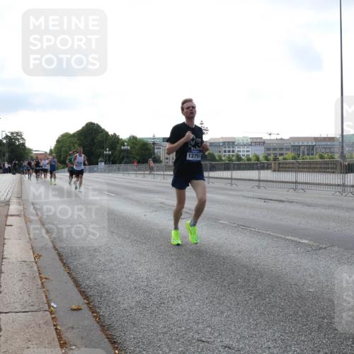 29.06.2025 - hella hamburg halbmarathon Lena Gebhardt http://msf.ph/oto/8418825 29.06.2025 09:41:43 Lombardsbrücke 13751, 1241, 2459, 2892, 4128, 4571, 6559, 7142, 7862, 7963, 9442, 10234, 10780, 11194, 11624, 11965, 12067, 12641, 13440, 13751, 13780, 14019, 14107, 16169, 16361, 16484, 17856, 17886, 18124, 18897 meine-sportfotos.de