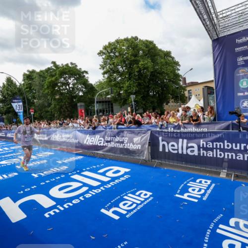 29.06.2025 - hella hamburg halbmarathon Zöllner http://msf.ph/oto/8418831 29.06.2025 10:29:57 Ziel 5308, 19202 meine-sportfotos.de