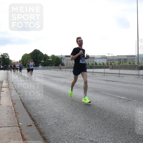 29.06.2025 - hella hamburg halbmarathon Lena Gebhardt http://msf.ph/oto/8418847 29.06.2025 09:41:43 Lombardsbrücke 13751, 1241, 2459, 2892, 4128, 4571, 6559, 7142, 7862, 7963, 9442, 10234, 10780, 11194, 11624, 11965, 12067, 12641, 13440, 13751, 13780, 14019, 14107, 16169, 16361, 16484, 17856, 17886, 18124, 18897 meine-sportfotos.de